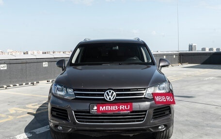 Volkswagen Touareg III, 2012 год, 1 999 000 рублей, 2 фотография