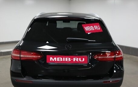 Mercedes-Benz E-Класс, 2019 год, 4 350 000 рублей, 4 фотография