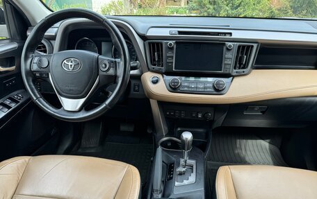 Toyota RAV4, 2019 год, 3 200 000 рублей, 33 фотография