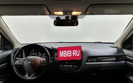 Mitsubishi Outlander III рестайлинг 3, 2016 год, 1 865 000 рублей, 13 фотография