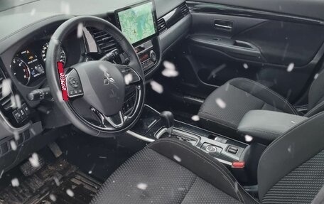 Mitsubishi Outlander III рестайлинг 3, 2019 год, 2 716 000 рублей, 5 фотография
