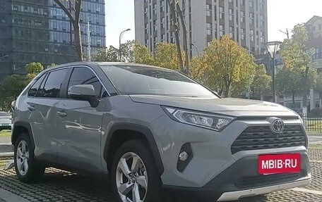 Toyota RAV4, 2020 год, 2 520 000 рублей, 2 фотография