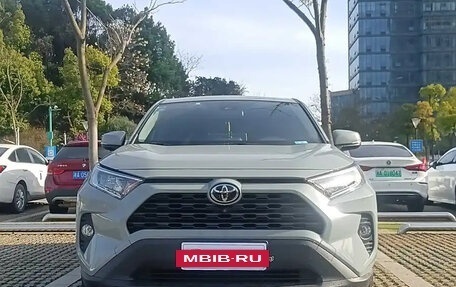 Toyota RAV4, 2020 год, 2 520 000 рублей, 3 фотография