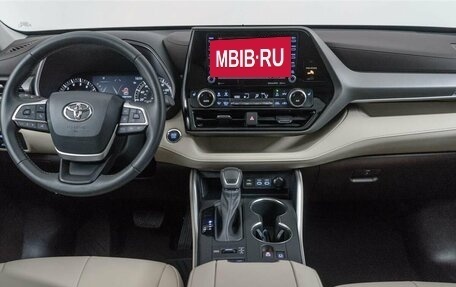 Toyota Highlander, 2022 год, 5 800 000 рублей, 10 фотография
