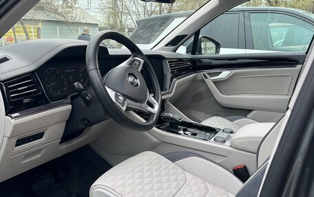 Volkswagen Touareg III, 2019 год, 5 600 000 рублей, 15 фотография