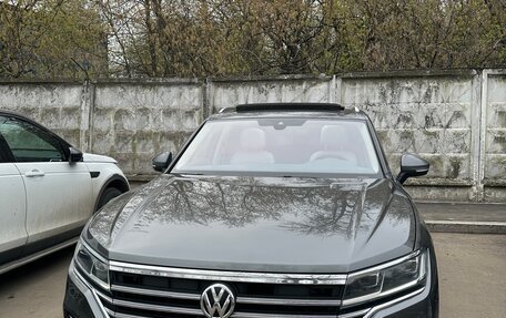 Volkswagen Touareg III, 2019 год, 5 600 000 рублей, 17 фотография
