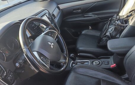 Mitsubishi Outlander III рестайлинг 3, 2012 год, 1 500 000 рублей, 6 фотография