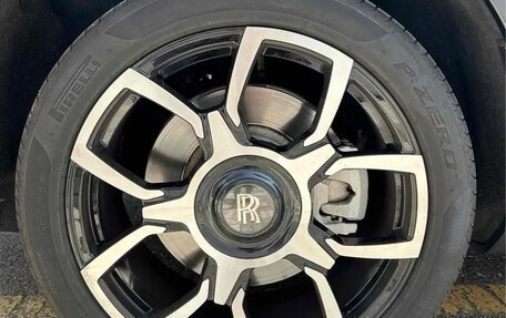 Rolls-Royce Cullinan, 2020 год, 30 000 000 рублей, 16 фотография