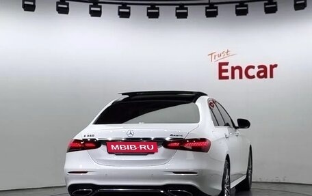 Mercedes-Benz E-Класс, 2021 год, 3 900 000 рублей, 3 фотография