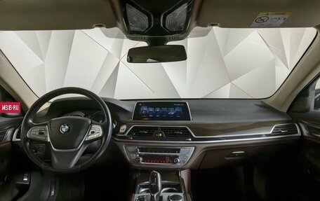BMW 7 серия, 2015 год, 3 398 000 рублей, 12 фотография
