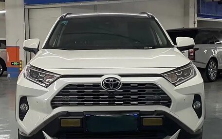 Toyota RAV4, 2020 год, 2 750 000 рублей, 2 фотография