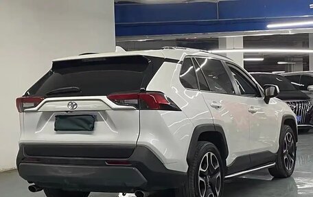 Toyota RAV4, 2020 год, 2 750 000 рублей, 7 фотография