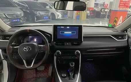 Toyota RAV4, 2020 год, 2 750 000 рублей, 5 фотография