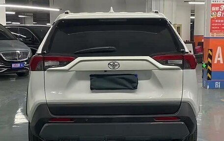 Toyota RAV4, 2020 год, 2 750 000 рублей, 8 фотография