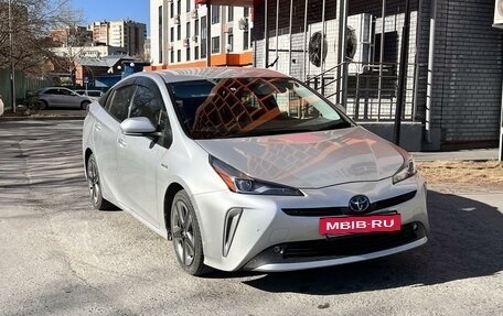 Toyota Prius IV XW50, 2019 год, 2 050 000 рублей, 4 фотография