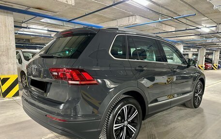 Volkswagen Tiguan II, 2019 год, 2 498 000 рублей, 2 фотография