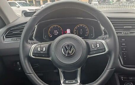 Volkswagen Tiguan II, 2021 год, 2 650 000 рублей, 9 фотография