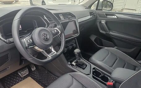 Volkswagen Tiguan II, 2021 год, 2 650 000 рублей, 7 фотография
