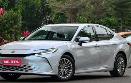 Toyota Camry, 2024 год, 3 880 000 рублей, 2 фотография