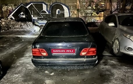 Mercedes-Benz E-Класс, 1998 год, 230 000 рублей, 2 фотография