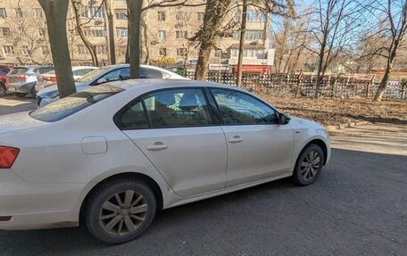 Volkswagen Jetta VI, 2013 год, 1 250 000 рублей, 2 фотография
