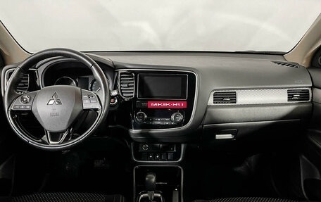 Mitsubishi Outlander III рестайлинг 3, 2018 год, 2 380 000 рублей, 12 фотография