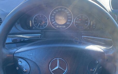 Mercedes-Benz E-Класс, 2004 год, 950 000 рублей, 10 фотография