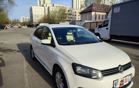 Volkswagen Polo VI (EU Market), 2012 год, 900 000 рублей, 2 фотография