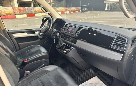 Volkswagen Multivan T6 рестайлинг, 2018 год, 5 600 000 рублей, 25 фотография