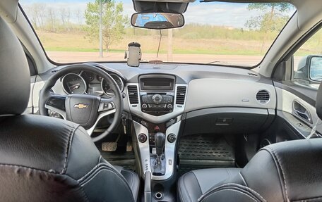 Chevrolet Cruze II, 2011 год, 800 000 рублей, 16 фотография