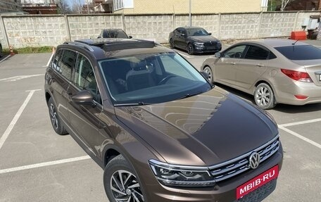 Volkswagen Tiguan II, 2018 год, 2 580 000 рублей, 2 фотография