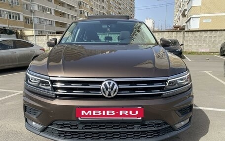 Volkswagen Tiguan II, 2018 год, 2 580 000 рублей, 3 фотография
