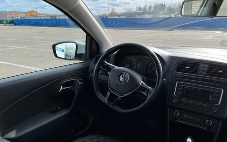 Volkswagen Polo VI (EU Market), 2015 год, 943 000 рублей, 2 фотография
