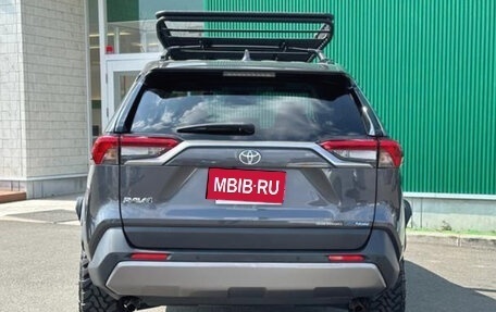 Toyota RAV4, 2021 год, 2 410 000 рублей, 6 фотография