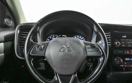 Mitsubishi Outlander III рестайлинг 3, 2016 год, 1 400 000 рублей, 9 фотография