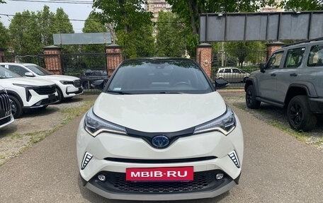 Toyota C-HR I рестайлинг, 2018 год, 2 890 000 рублей, 2 фотография