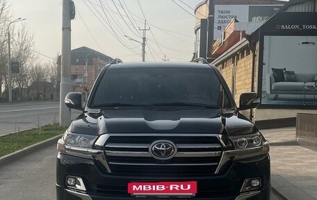Toyota Land Cruiser 200, 2019 год, 8 999 999 рублей, 2 фотография