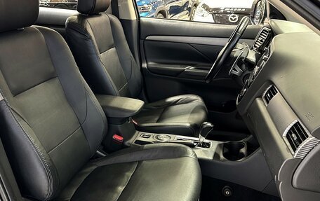 Mitsubishi Outlander III рестайлинг 3, 2012 год, 1 937 000 рублей, 15 фотография