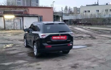 Mitsubishi Outlander III рестайлинг 3, 2013 год, 1 560 000 рублей, 2 фотография