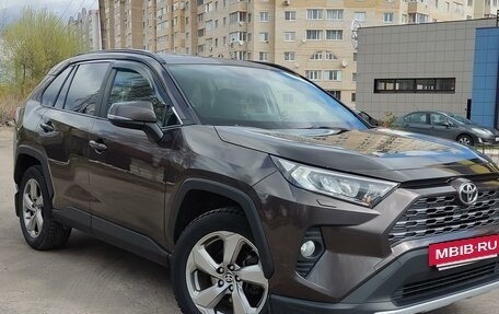 Toyota RAV4, 2020 год, 3 200 000 рублей, 2 фотография