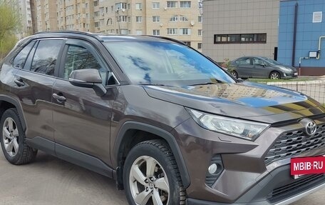 Toyota RAV4, 2020 год, 3 200 000 рублей, 9 фотография