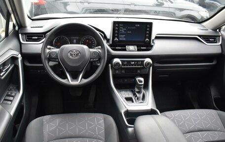 Toyota RAV4, 2021 год, 3 640 000 рублей, 6 фотография