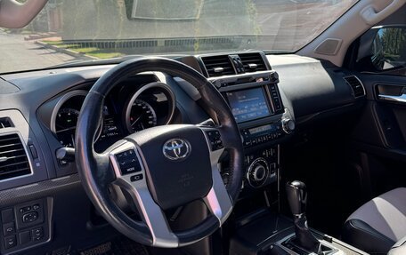 Toyota Land Cruiser Prado 150 рестайлинг 2, 2013 год, 4 300 000 рублей, 33 фотография