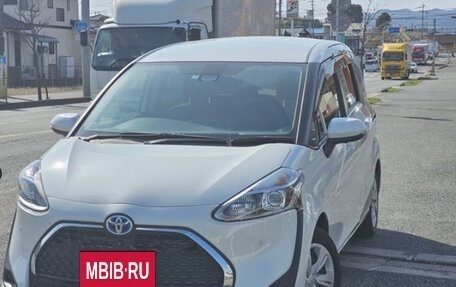 Toyota Sienta II, 2021 год, 1 240 000 рублей, 3 фотография