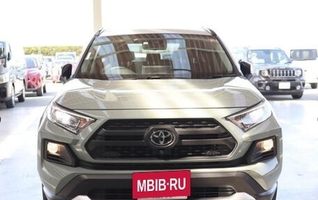 Toyota RAV4, 2021 год, 2 660 000 рублей, 3 фотография