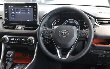 Toyota RAV4, 2021 год, 2 660 000 рублей, 9 фотография