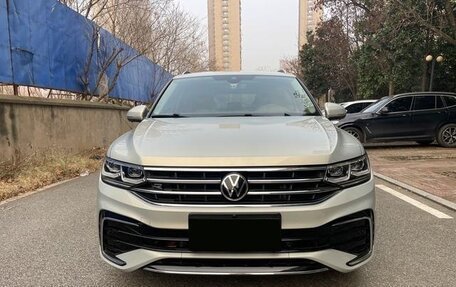 Volkswagen Tiguan II, 2021 год, 2 530 000 рублей, 2 фотография
