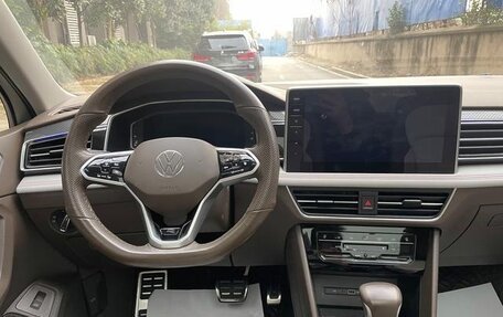 Volkswagen Tiguan II, 2021 год, 2 530 000 рублей, 14 фотография
