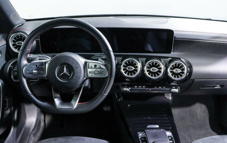 Mercedes-Benz CLA, 2019 год, 3 250 000 рублей, 12 фотография