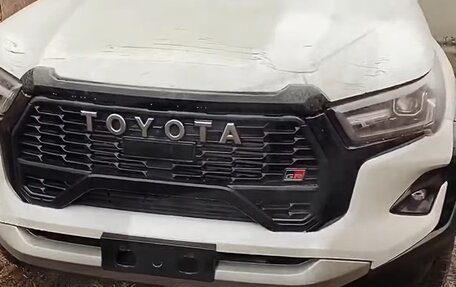 Toyota Hilux VIII, 2023 год, 6 990 000 рублей, 2 фотография